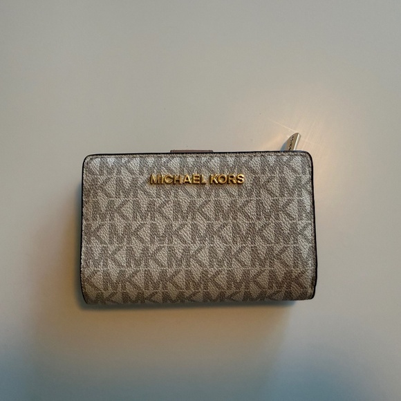 MK wallet - Picture 1 of 3